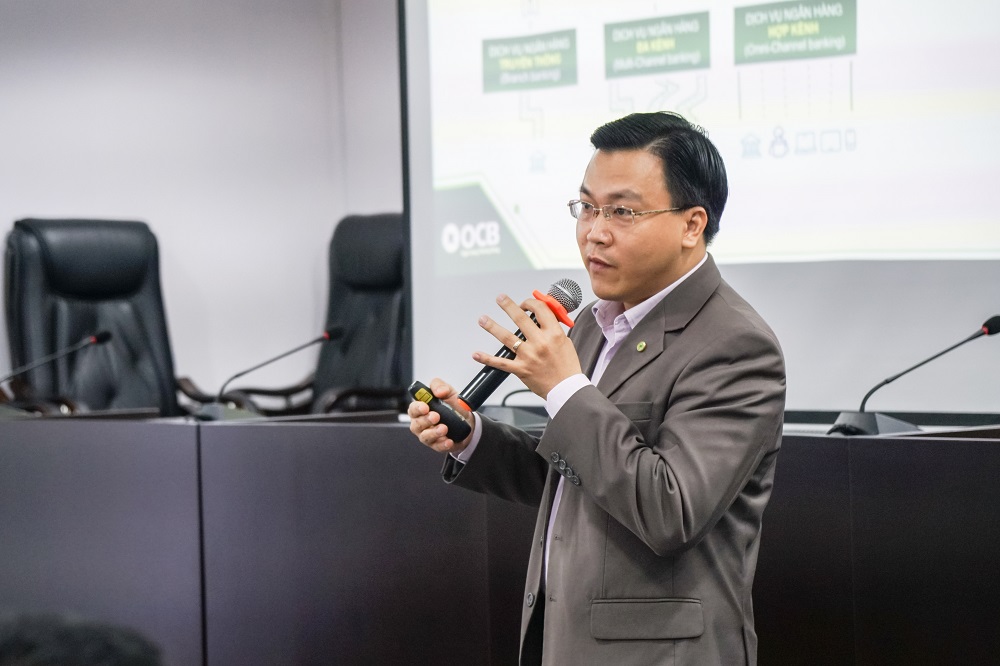 Mr. Vu Xuan Vu, Technology Director of Orient Commercial Joint Stock Bank presenting Ommi-Channel, Opportunity to work in 4.0 Finance and Banking industry