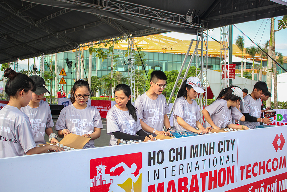 Sinh viên Đại học Tôn Đức Thắng đồng hành cùng Giải marathon quốc tế 2017