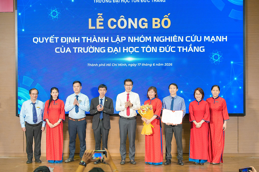 Nhóm Đổi mới trong phân tích và quản trị bền vững doanh nghiệp