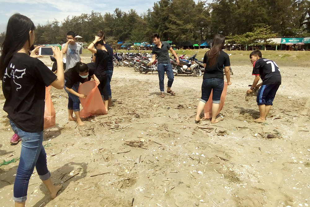 Ton Duc Thang University students on the International Day of Action for Rivers in 2017