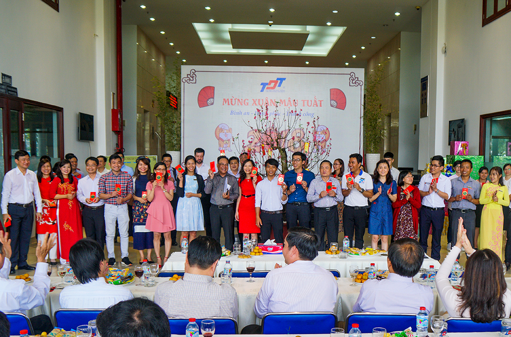 Lecturers and staff of Faculty of Business Administration joy during the New Year’s Gathering and wishing TDTU a new year with spread of its wings wide