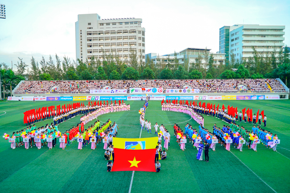 The opening ceremony of the Ho Chi Minh City Students Football Tournament in the academic year 2017 - 2018 at Ton Duc Thang University