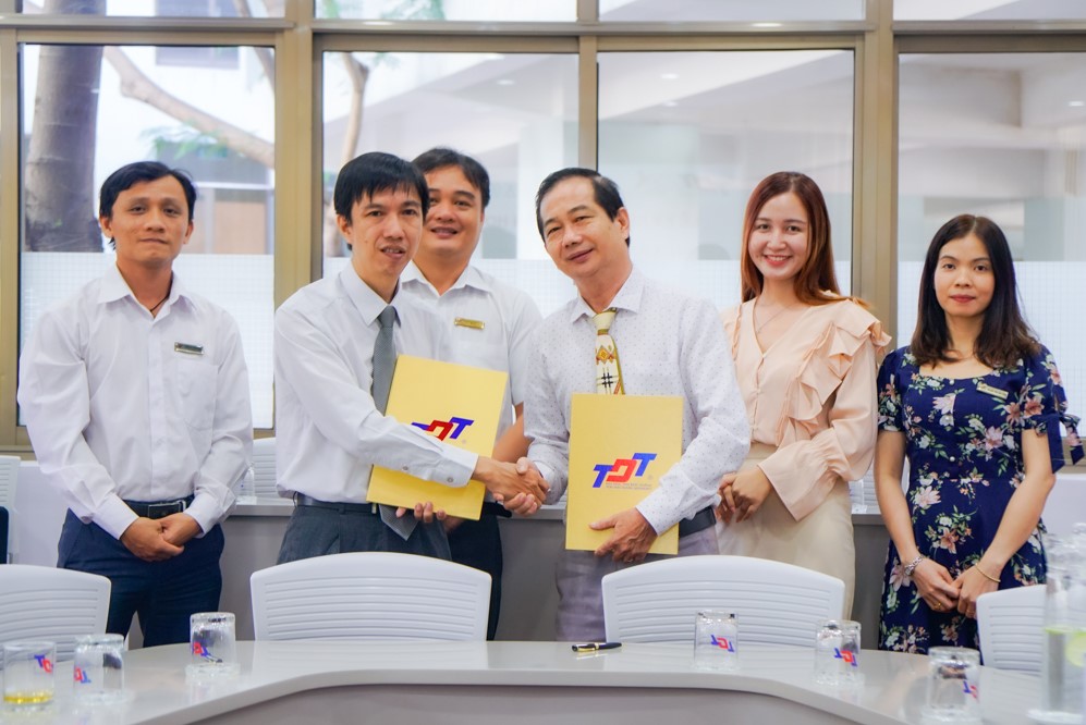 TS. Võ Hoàng Duy, Phó bí thư Đảng ủy, Giám đốc Trung tâm hợp tác doanh nghiệp và cựu sinh viên TDTU