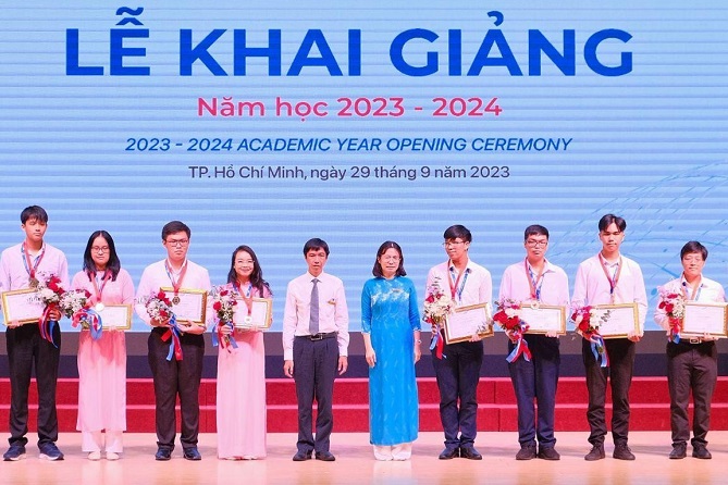 tdtu-khai-giang-nam-hoc-2023-2024