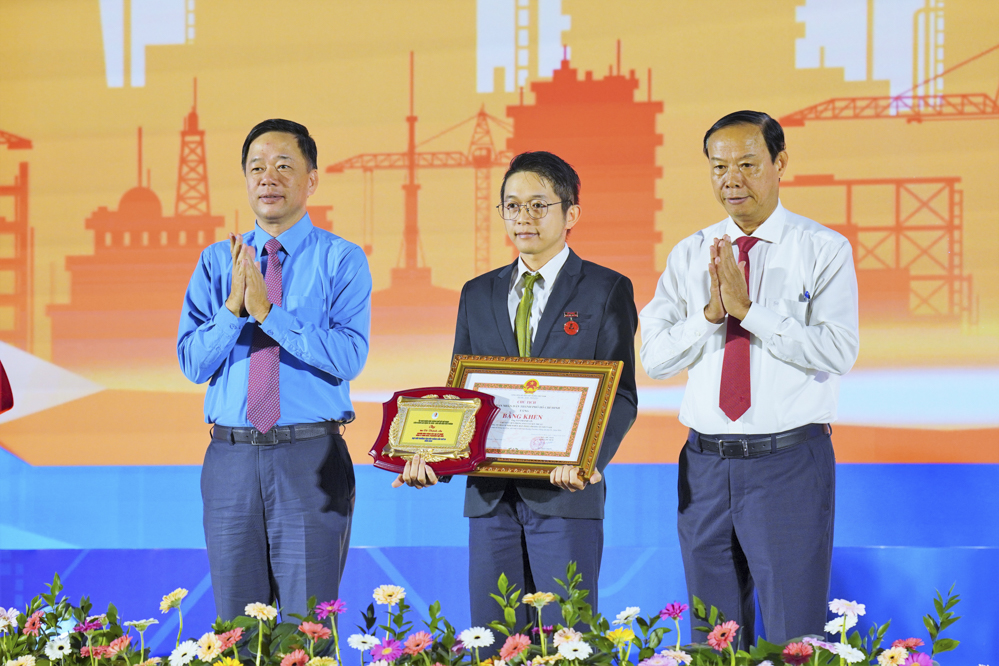 Liên đoàn Lao động Thành phố Hồ Chí Minh trao Giải thưởng Tôn Đức Thắng lần thứ 26 năm 2026 cho các cá nhân tiêu biểu.