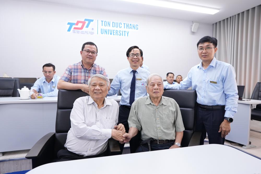 Hop_mat_Cuu_giao_chuc