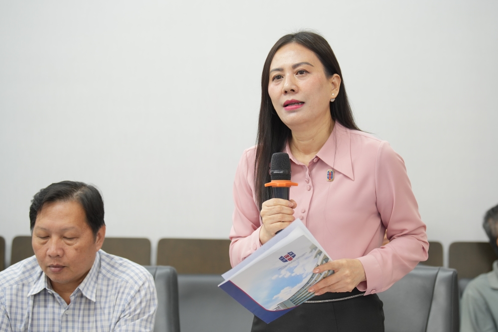 Đại biểu dự Hội thảo trình bày, đóng góp ý kiến.