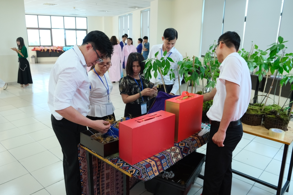 Hoi_thao_Sam_Ngoc_Linh