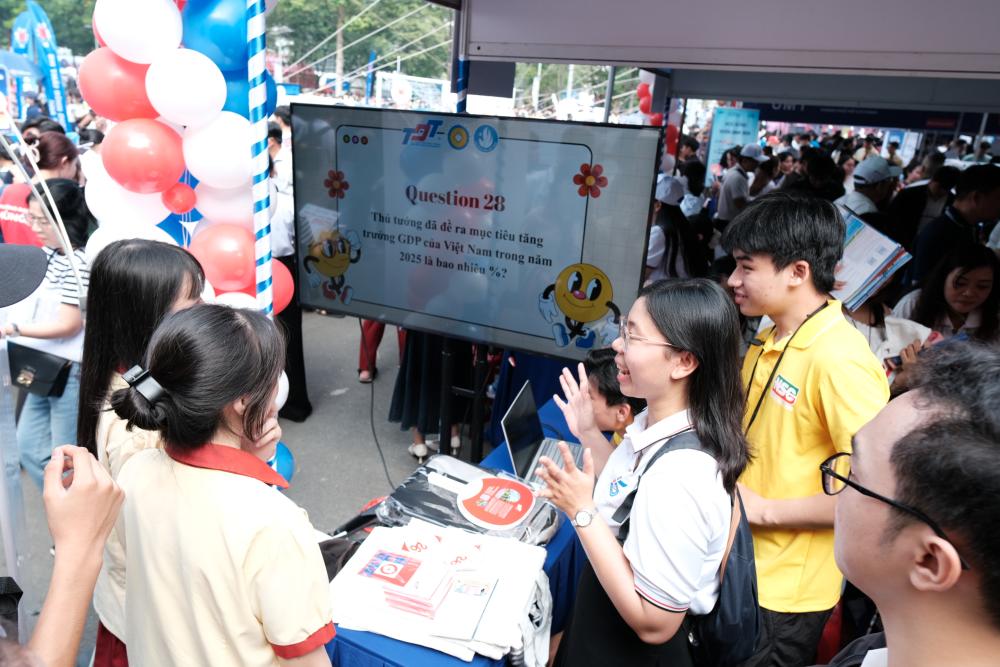 Ngay_hoi_TVTS_Bach_khoa_3.26