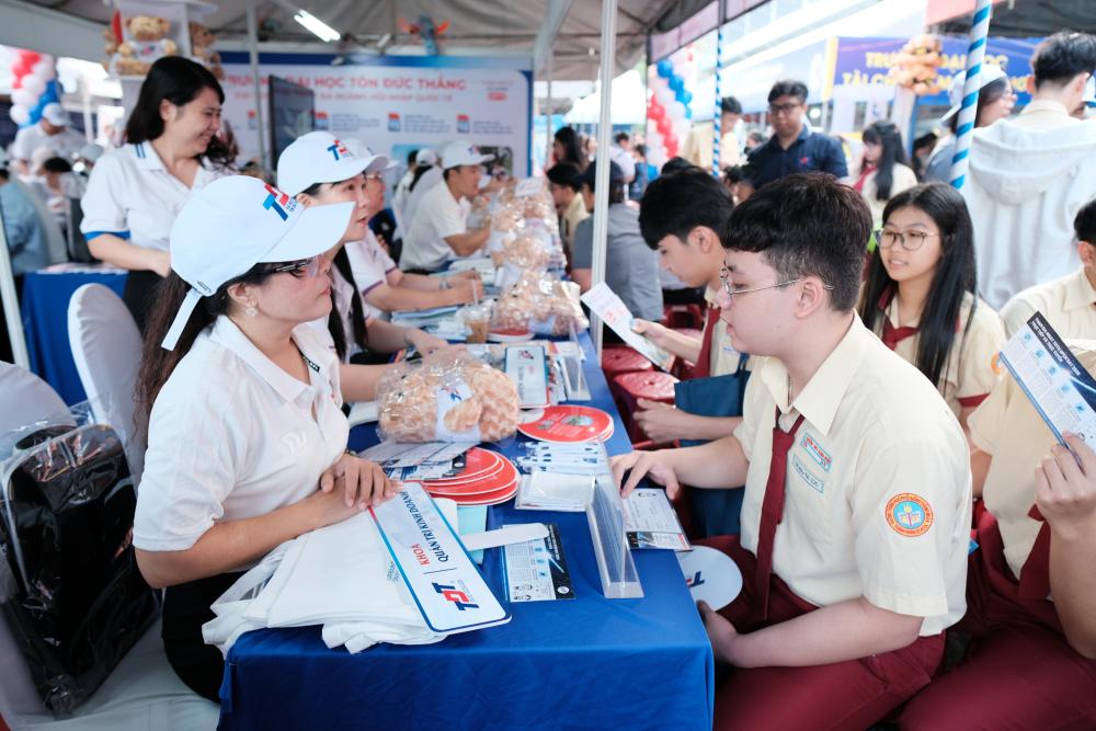 Ngay_hoi_TVTS_Bach_khoa_3.26