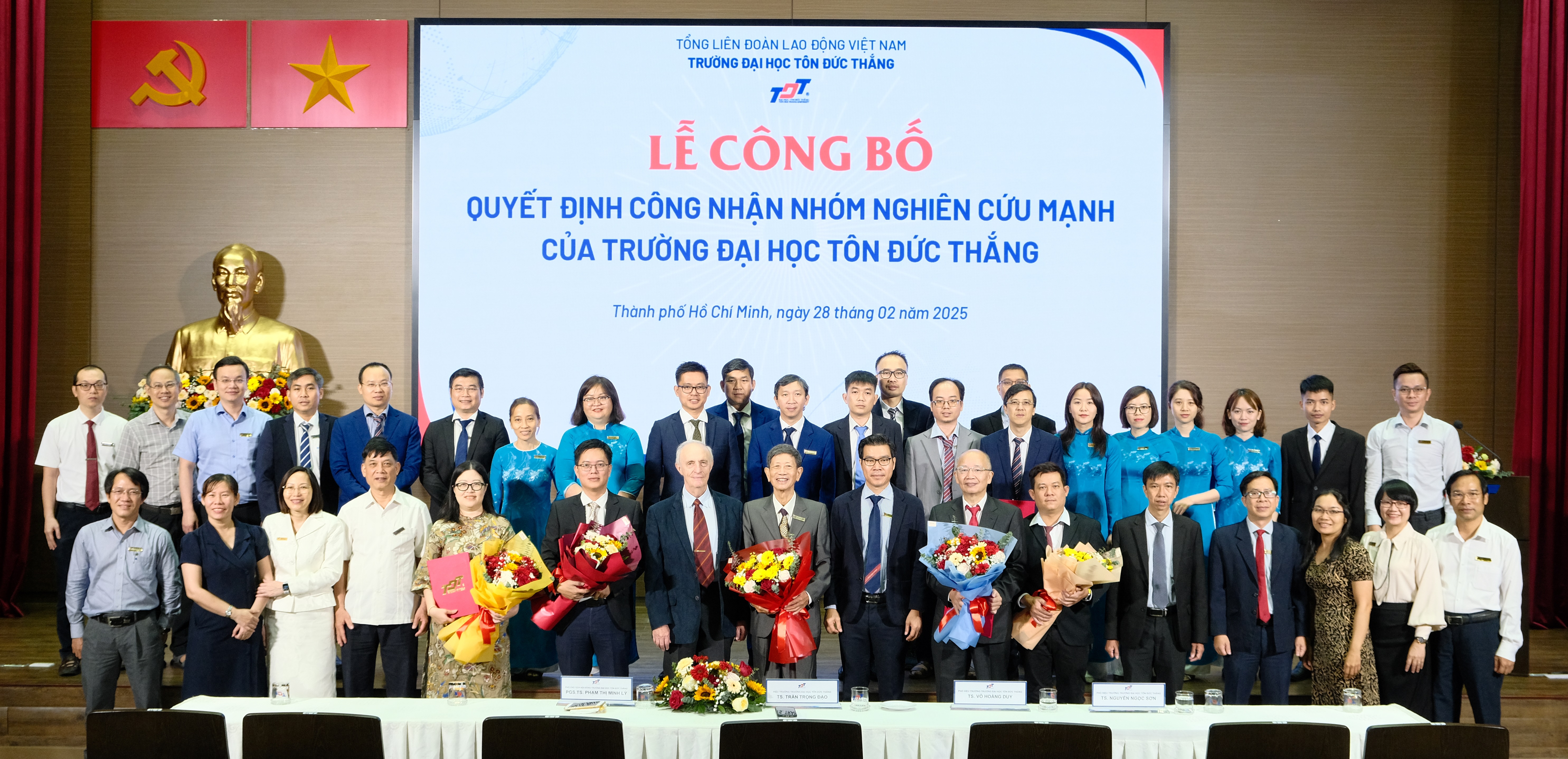 Các nhà khoa học tại TDTU