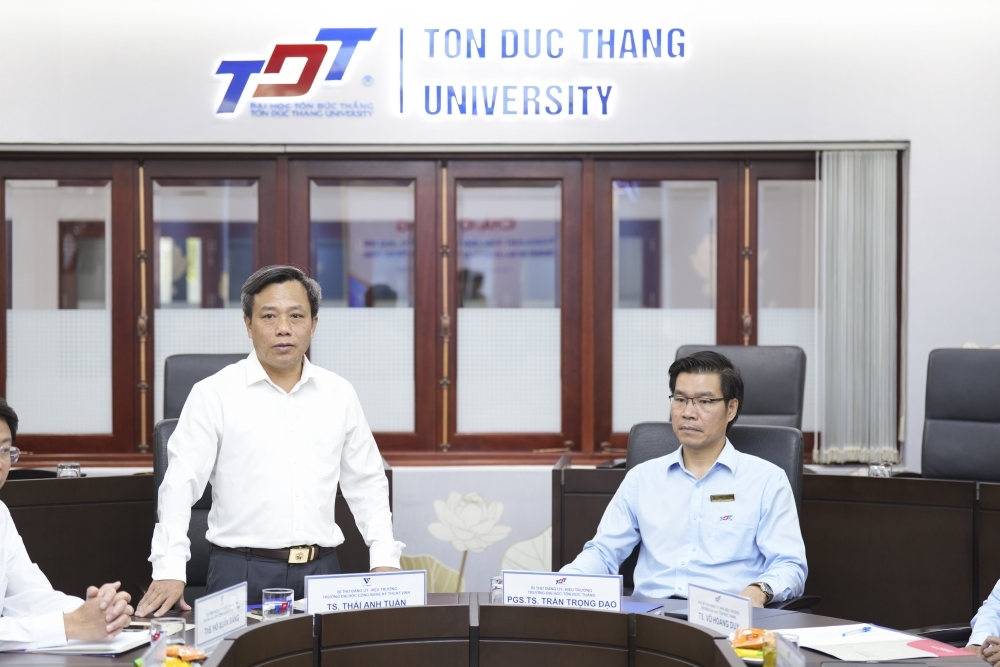 14.10_Tiep_Truong_DH_CNKT_Vinh