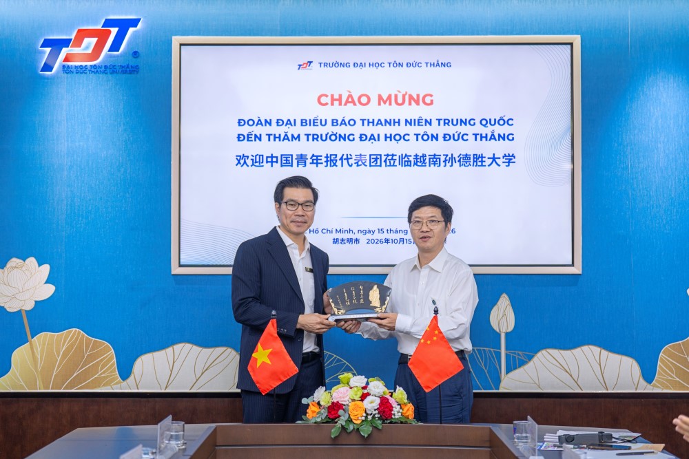 15.10_Bao_Thanh_Nien_Trung_Quoc