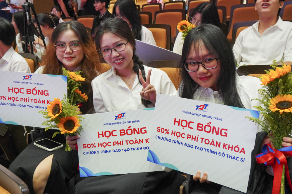 4.10__Trao_hoc_bong_SDH