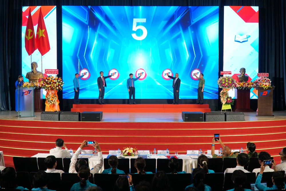 5.9_Le_Khai_giang