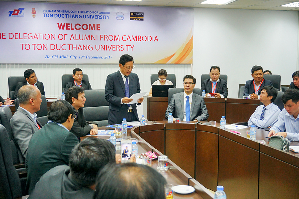 Đoàn đại biểu Bộ Giáo dục, Thanh niên, Thể thao và Cựu lưu học sinh Campuchia thăm Đại học Tôn Đức Thắng