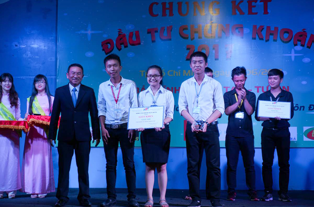 Students of Ton Duc Thang University achieve first place in "Investing in Securities 2017" competition