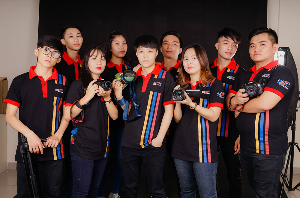 NGUYỄN MẠNH HUY, sinh viên Khoa công nghệ thông tin đạt Giải nhất Cuộc thi Let's On Air 2017