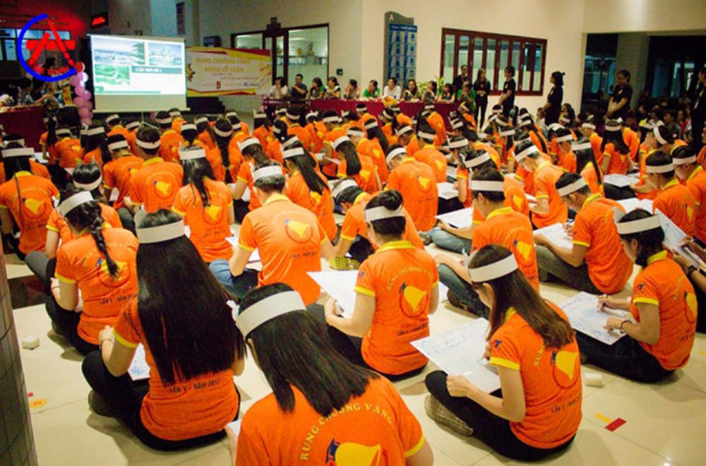 Ton Duc Thang Students and Ring-The- Golden Bell Contest