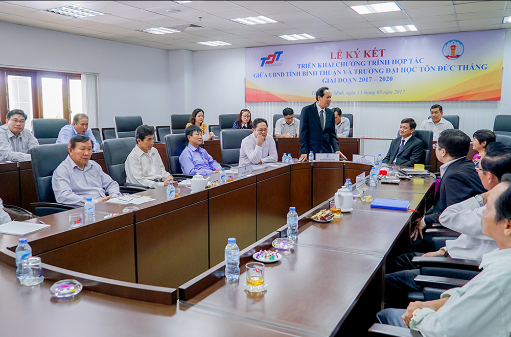 Ton Duc Thang University  signs the 2017-2020 cooperation plan with Binh Thuan Province People's Committee